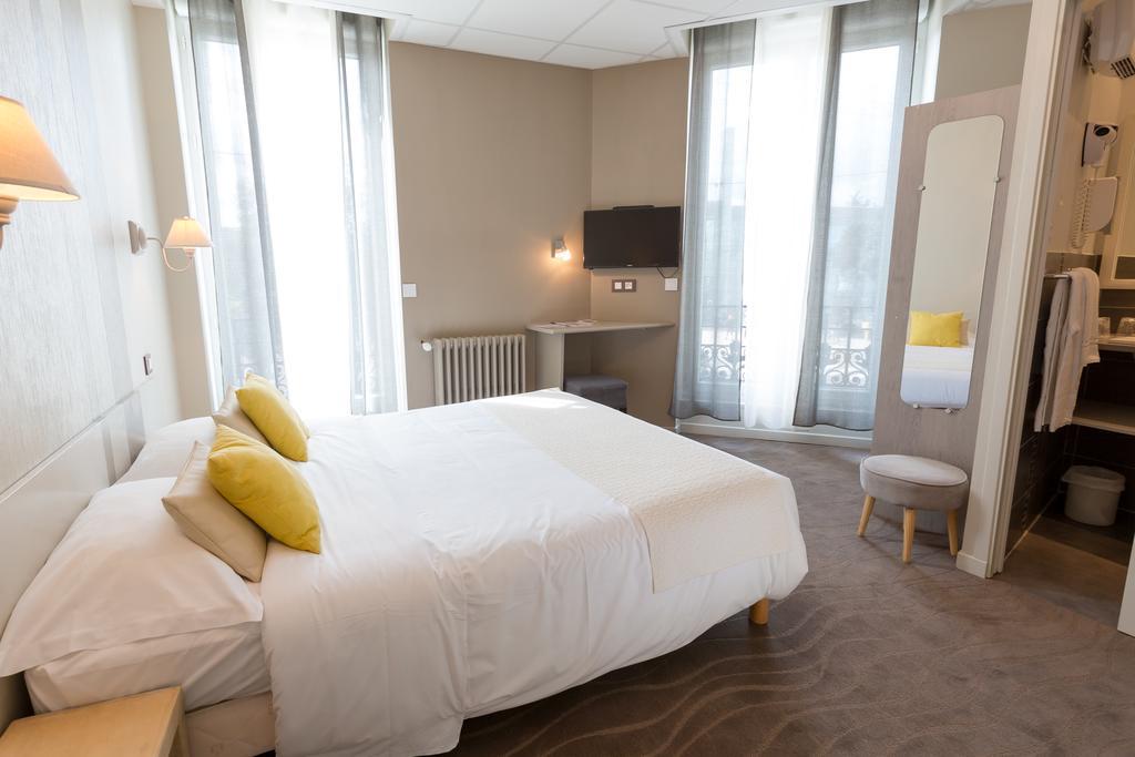 Cit'Hotel Les Alizes Дінар Екстер'єр фото